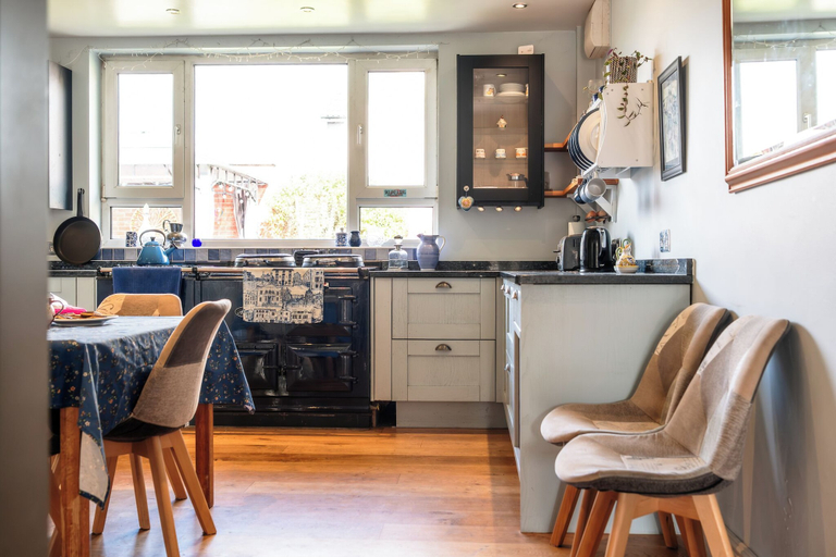 Private kitchen 4, Beautiful 5-Bedroom Home Near Stroud, Gloucestershire