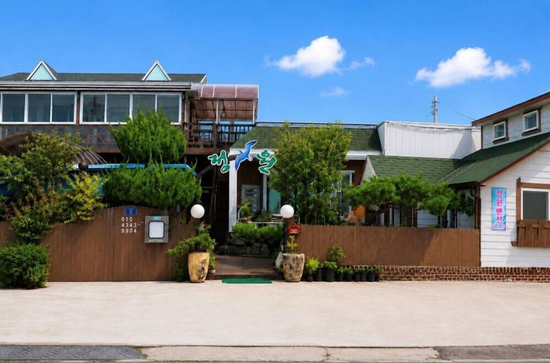 Exterior & Views 1, Jeongwon Pension, Pohang