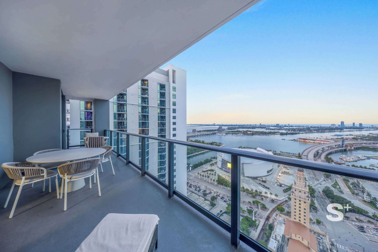 Outdoor dining 2, Sleek 3-BD Downtown Condo with Water, Miami-Dade