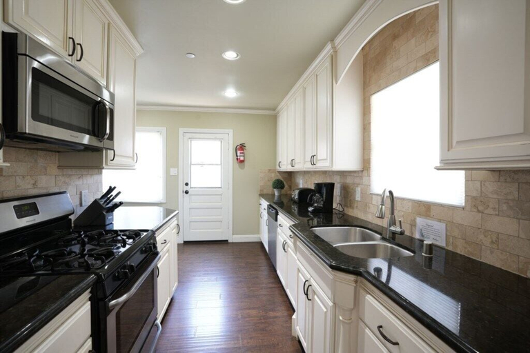 Others 5, Classy 4 Bedroom 3 Bath Pool Home 3/4 Mile Walk To Disney, Orange