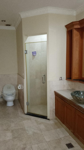 Bathroom 2, Vila Princess Sentul Privatepool 5 bedroom, Tenis meja, billiard, minibar, Bogor