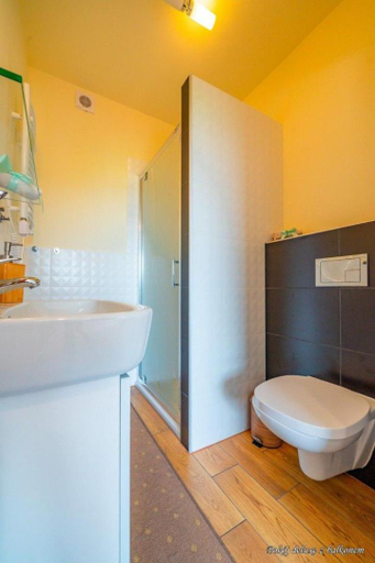 Bathroom 3, Willa Montis, Nowy Sącz