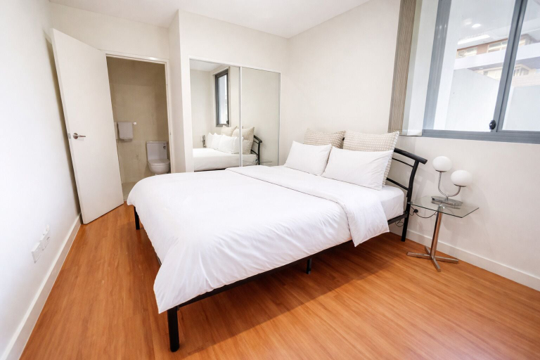 Room 5, ProHouse - Sydney Airport Wolli Creek, Sydney
