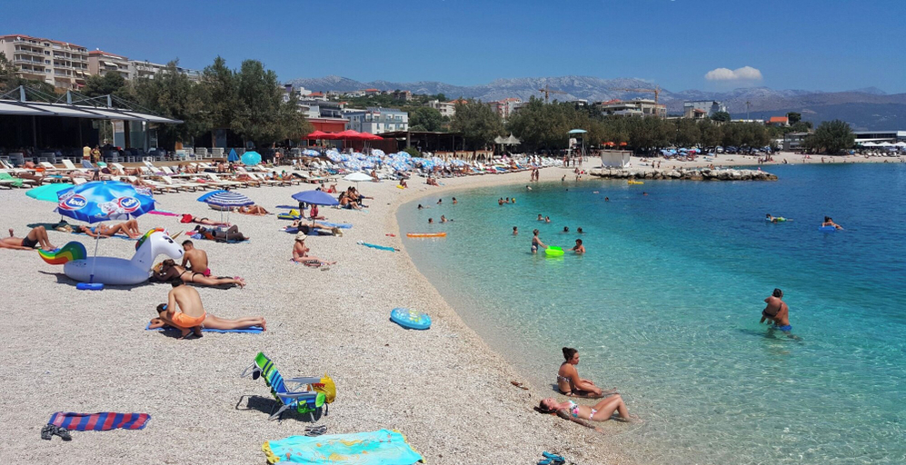 Others 4, A Comfortable apt w Balcony, 4 min Walk to Beach, Split