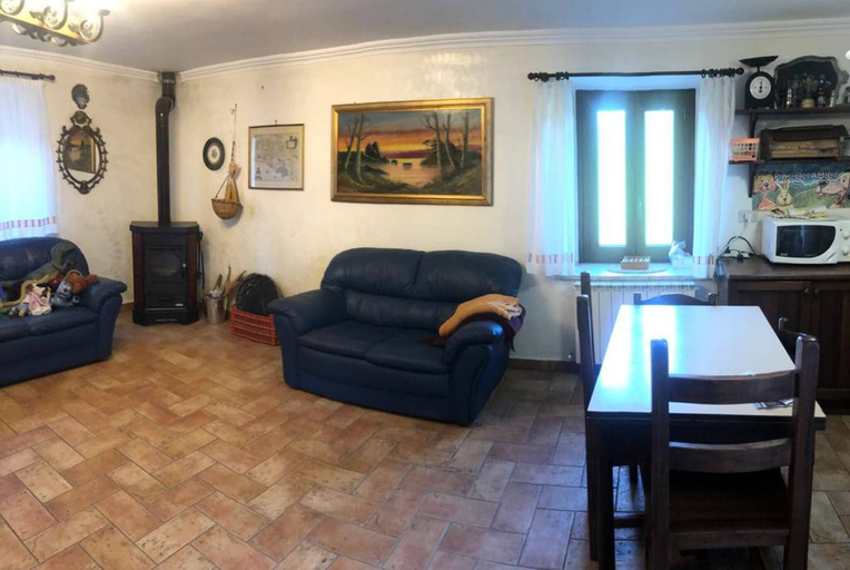 Lounge 4, The 'castelletto' Holiday House, Rieti