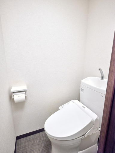 Bathroom 3, Gamadas BLD, Ōta