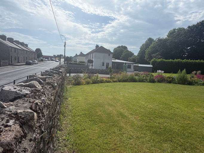 Property grounds 5, 3 Bedroom House - Garden, Wifi, Free Parking
