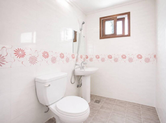 Bathroom 2, Jeongwon Pension, Pohang