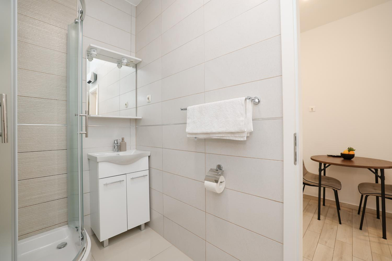 Bathroom 2, Sites Of Zadar Rooms, Zadar