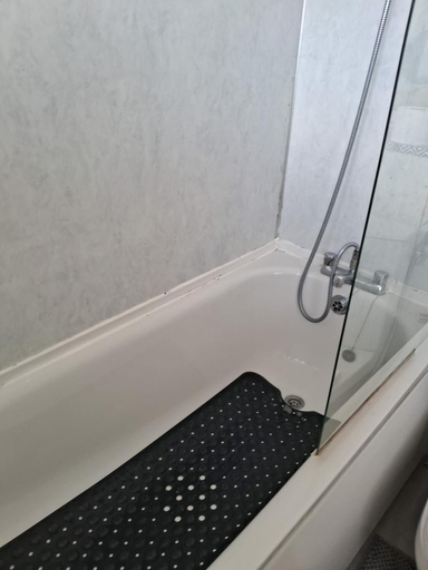 Bathroom, 4 mereside walk, Manchester