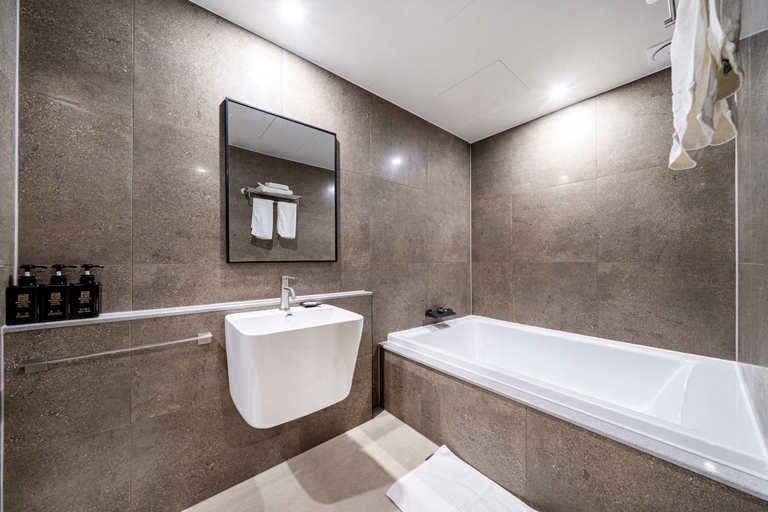 Bathroom 4, Yangpyeong Riverion Hotel, Namyangju