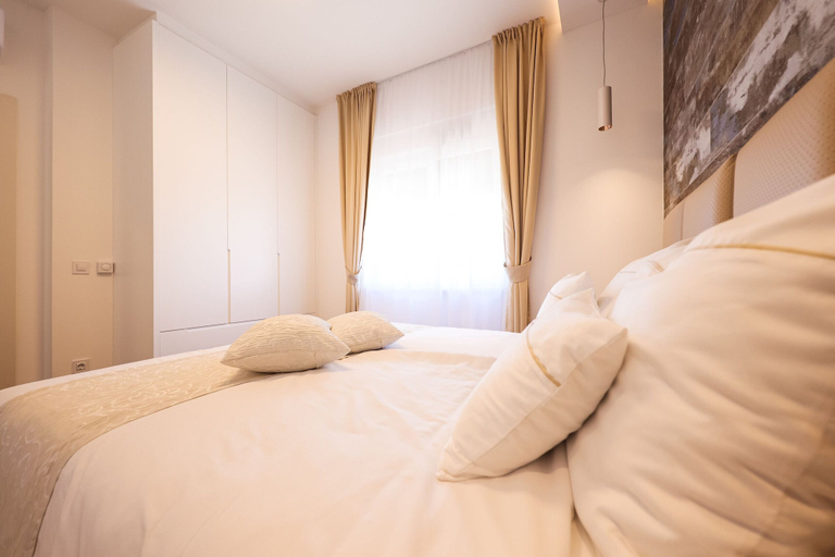 Room 5, Villa Anlero, Nin