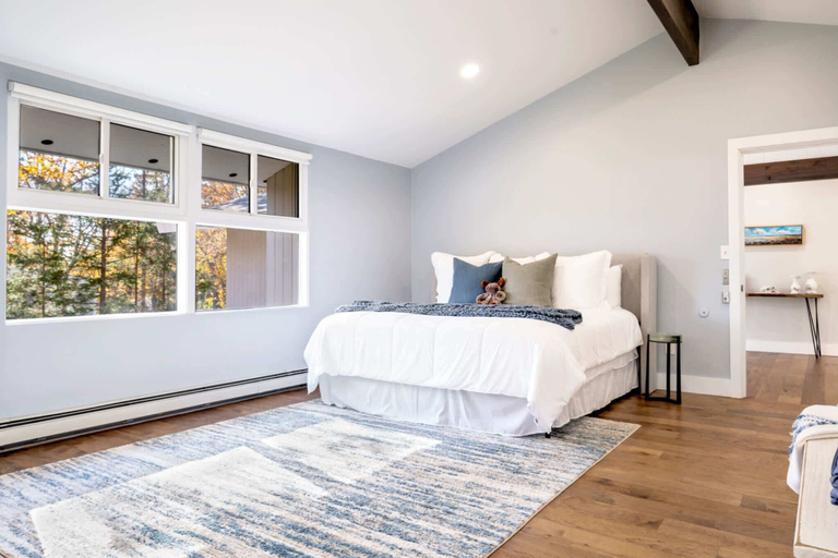 Room 5, Near Beach - Shopping - Tesla Charger - Large Deck, York