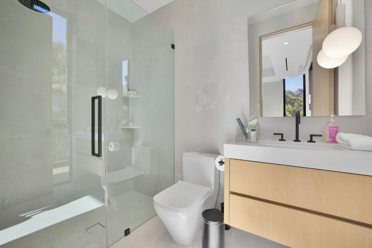 Bathroom 3, Hutton Villa, Los Angeles