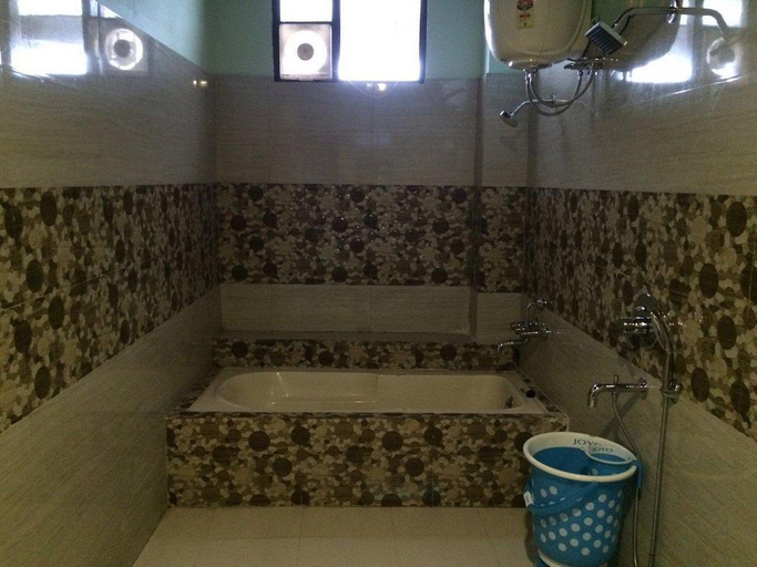 Bathroom 2, Rosetree Hotel The Himalaya Residency Tehri, Tehri Garhwal