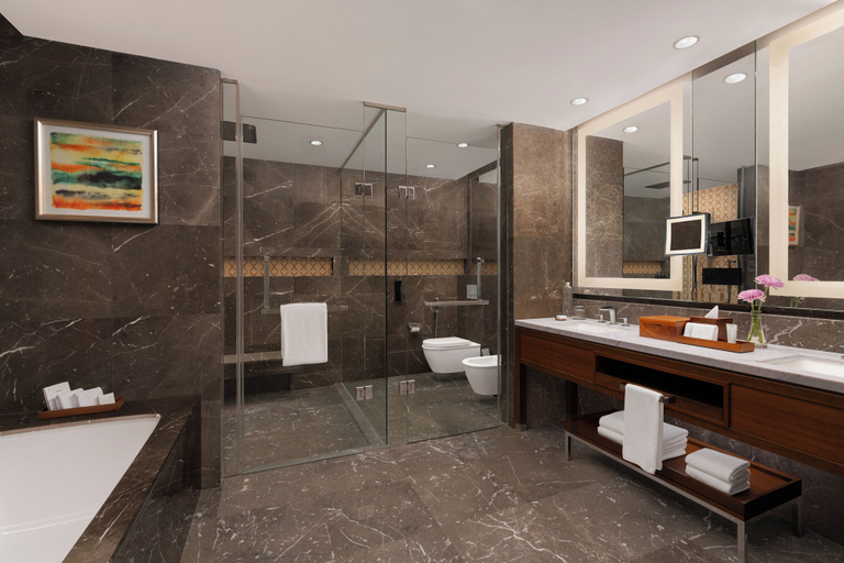 Bathroom 5, Grand Hyatt Kochi Bolgatty, Ernakulam