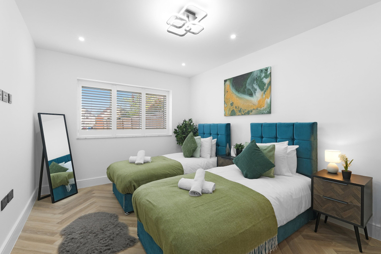 Room 4, Luxaura Homes 5-Bed Detached House, Windsor and Maidenhead