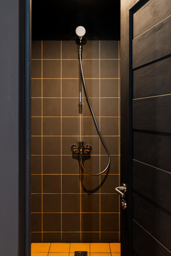 Bathroom 2, Globe Runner Hotel & Hostel Kyiv City Center, Shevchenkivs'kyi