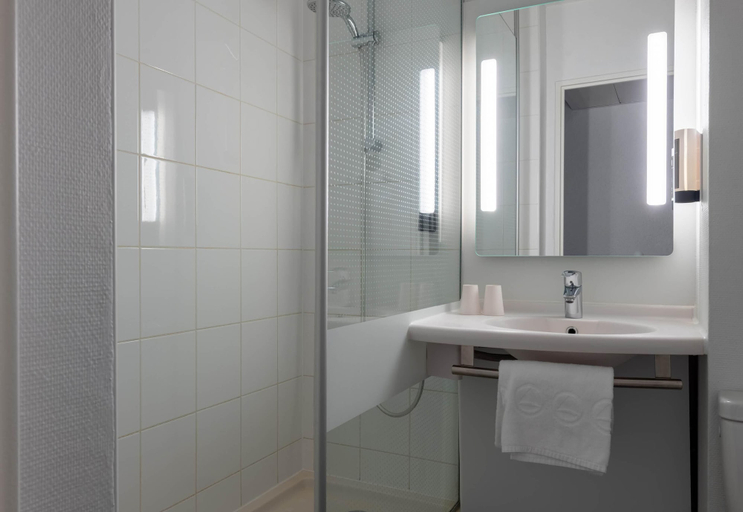 Bathroom 5, B&B HOTEL Amiens Centre Cathédrale, Somme