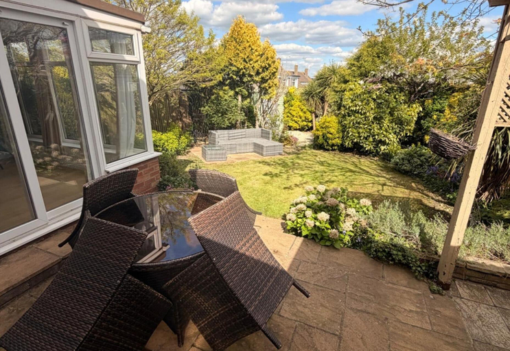 Terrace/patio 4, House Sleeps 7 With Enclosed Garden, Northamptonshire