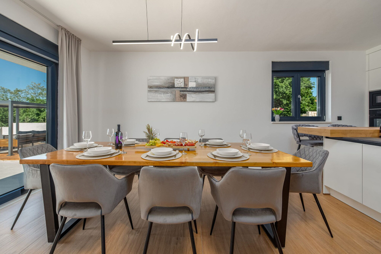 In-room dining 2, Villa Roma Murvica Zadarvillas, Poličnik