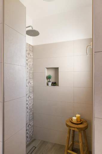 Bathroom 2, Dimitrios Studios, Thessaly