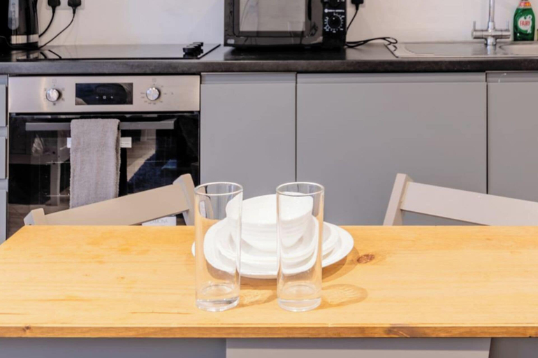 Private kitchen 2, Sleeps 2 - Wifi - Paid Parking - Central Studio, Kent