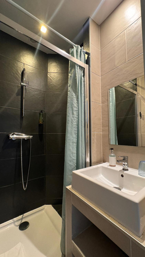 Bathroom 3, Hotel de la Presse Bordeaux Centre, Gironde
