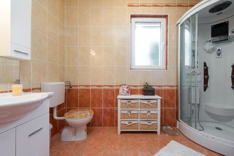 Bathroom 3, Villa Štrkalj Zadarvillas, Poličnik