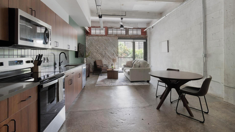 Private kitchen 4, Landing Chic 1bd, Gym, Rooftop Lounge, Duval