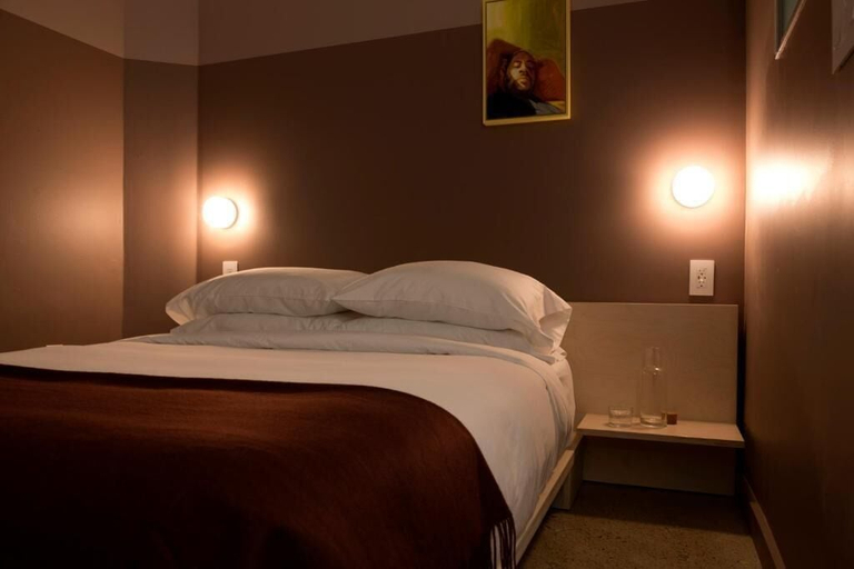 Room 5, Dundas Ode House, Toronto