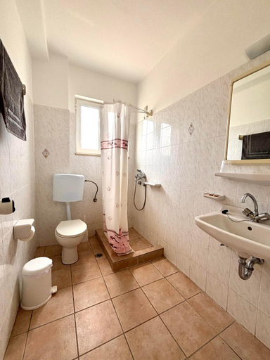 Bathroom 5, Fuji Hotel, Central Greece