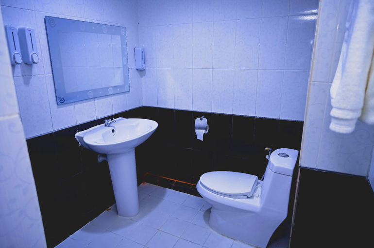 Bathroom 4, Riqueza Suites Pattaya, Pattaya