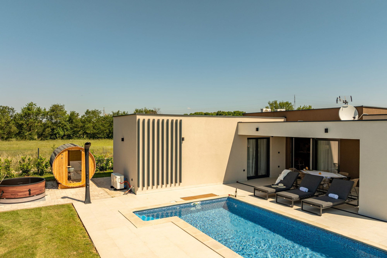 Room 2, Villa D Zadarvillas in Bri evo, Poličnik