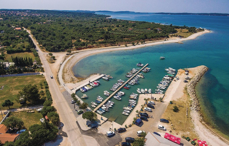 Exterior 4, Stylish Flat With Pool Access and Fully Equipped Spaces, Bale