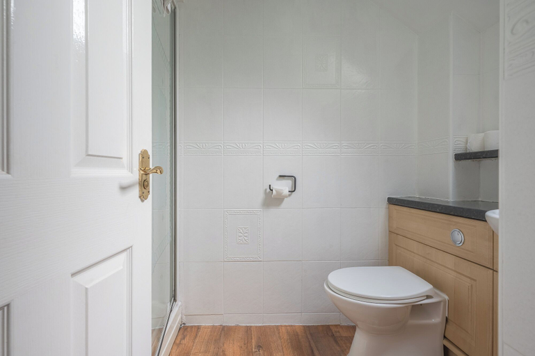 Bathroom 3, Keepers Cottage by LH, Cumbria