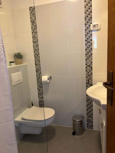 Bathroom 3, Laco Rooms, Novigrad