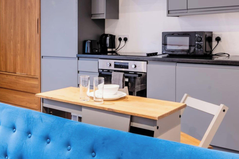 Private kitchen 2, Sleeps 2 - Wifi - Paid Parking - Central Studio, Kent