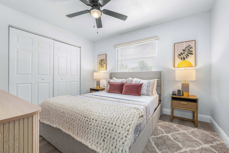Room 3, Terrace Park Retreat, Hillsborough