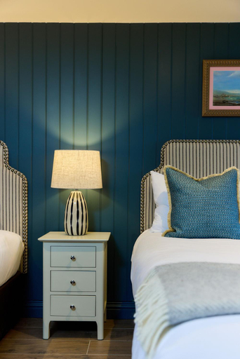 Bedroom 2, Le Strange Arms, Cambridgeshire