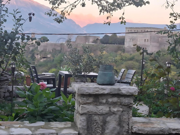 Others 3, Arpet guesthouse, Gjirokastrës