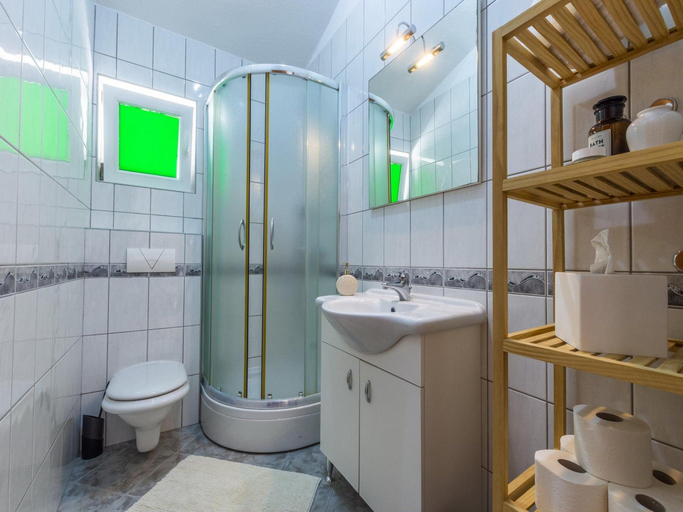 Bathroom 5, Sea-View Retreat in Celina, Omiš