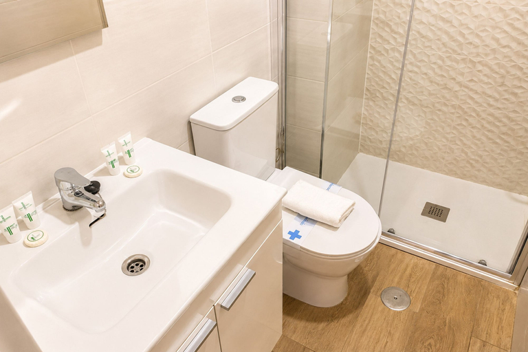 Room 3, Ifema V in Madrid With 1 Bathrooms, Madrid