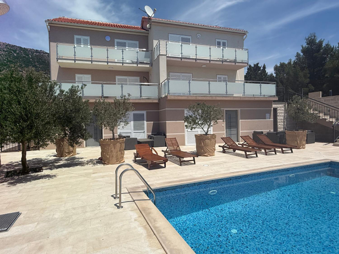 Sport & Beauty 2, Villa Nikola - big terrace apartments, Bol