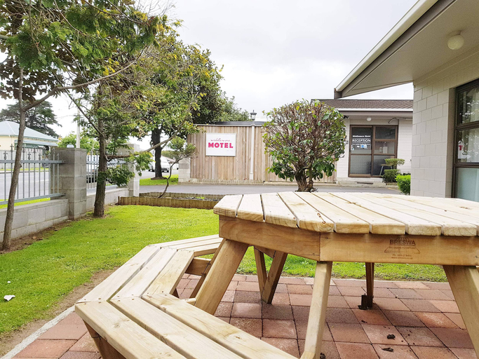 Others 5, Middlemore Motel, Waitakere