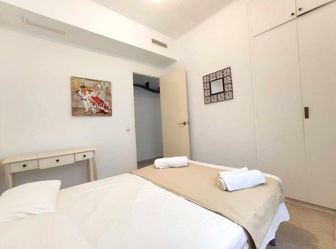 Room 2, Beach 2 Large Balcones Quiet Rooms Wifi, Barcelona