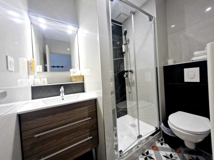 Bathroom 5, hotel la belle poule, Charente-Maritime
