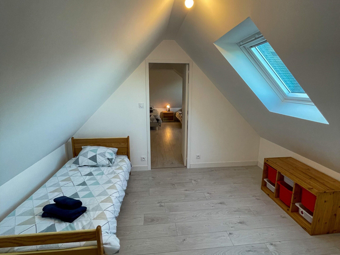 Room 4, Ploudalmézeau House with Heated Pool, Finistère