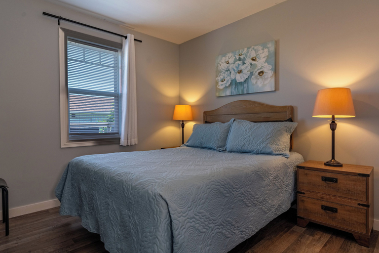 Bedroom 4, Wood Duck Cottage, Queens