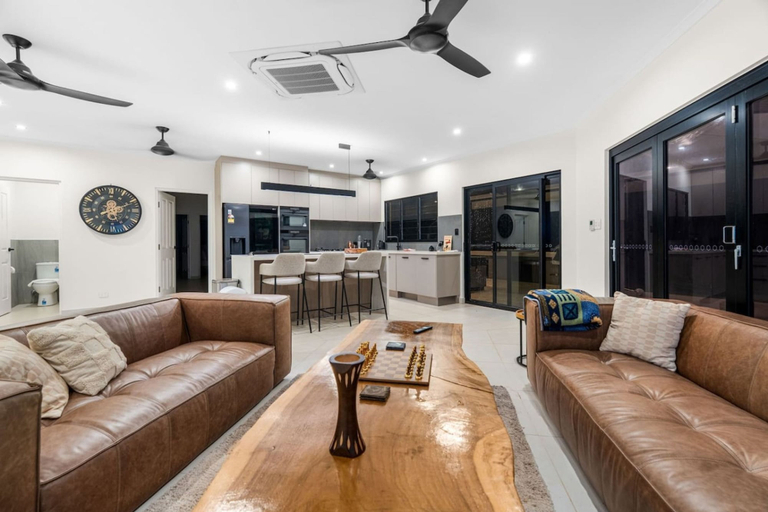 Room 2, Zenlux Mermaid Sunsets Beachfront Fishing Retreat, Cox-Finniss